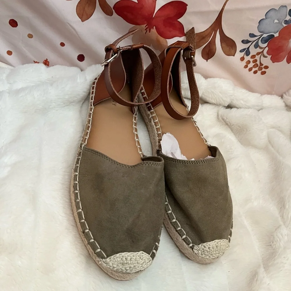 Old Navy 9 Faux Leather Suede Modern Boho Casual Goblincore Espadrille Flats